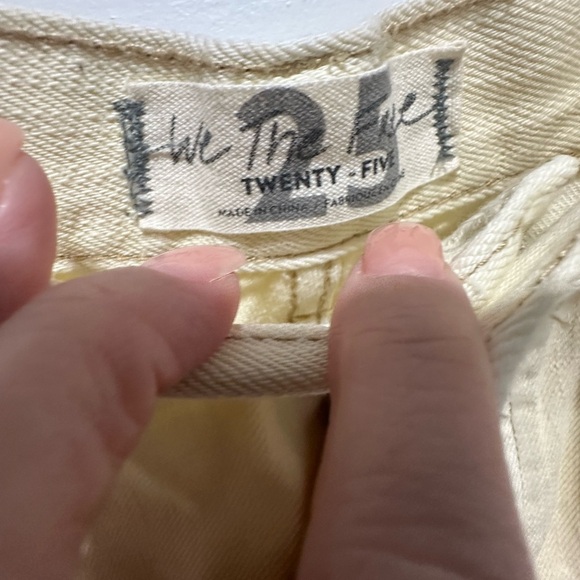 Free People We The Free Loving Good Vibrations Cutoffs Banana Split 25 NWOT - Picture 3 of 6